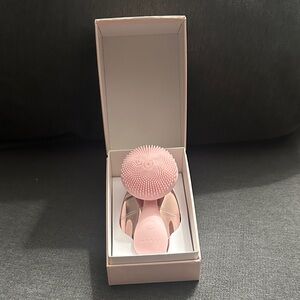 MONAT Face Exfoliating Brush